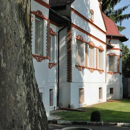 Kastelyszallo Mateszalka Bed & Breakfast Exterior photo