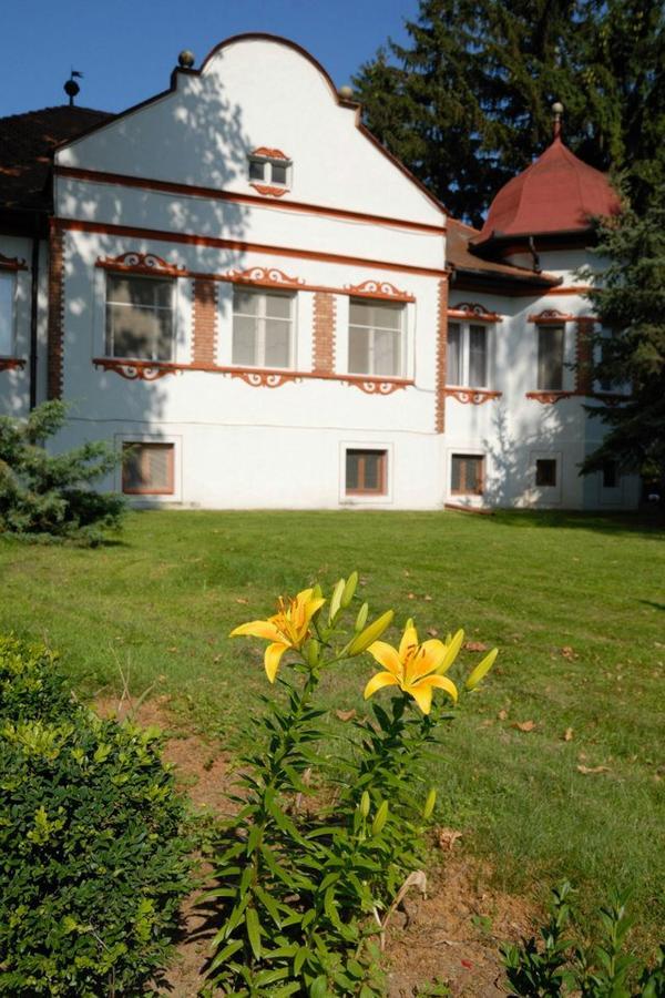 Kastelyszallo Mateszalka Bed & Breakfast Exterior photo